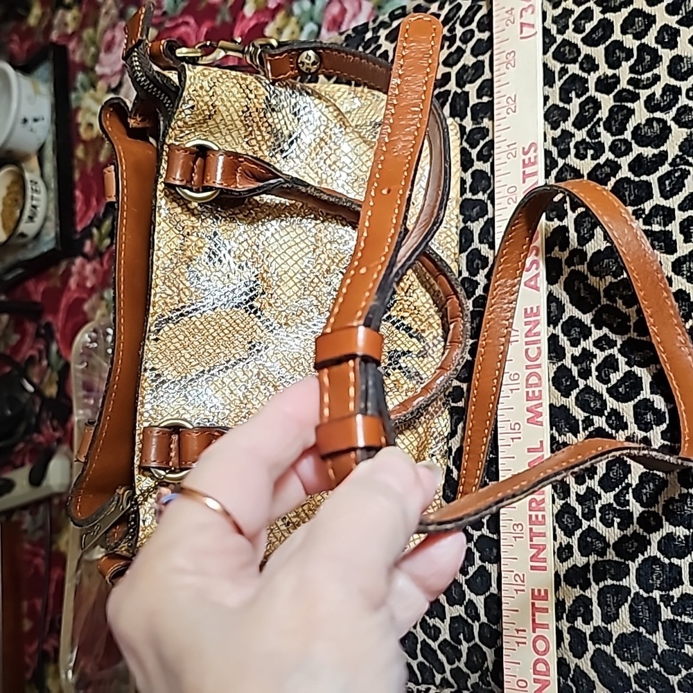 Patricia Nash 10th anniversary silver and tan metallic bag. - Picture 11 of 11